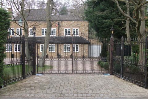 Driveway Gates near me Wellingborough NN8