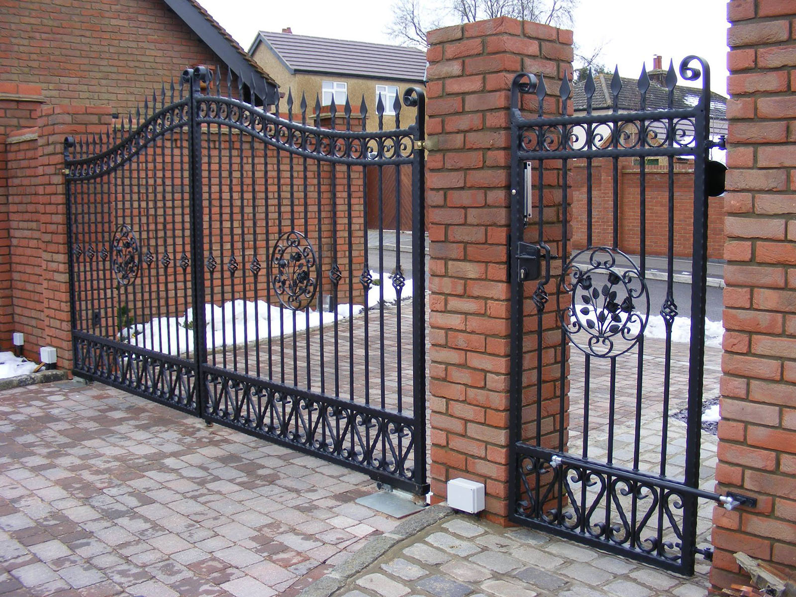 Driveway Gates near me in Newport Pagnell