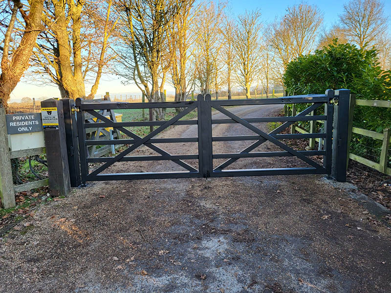 Steel Gates Near me Bedfordshire